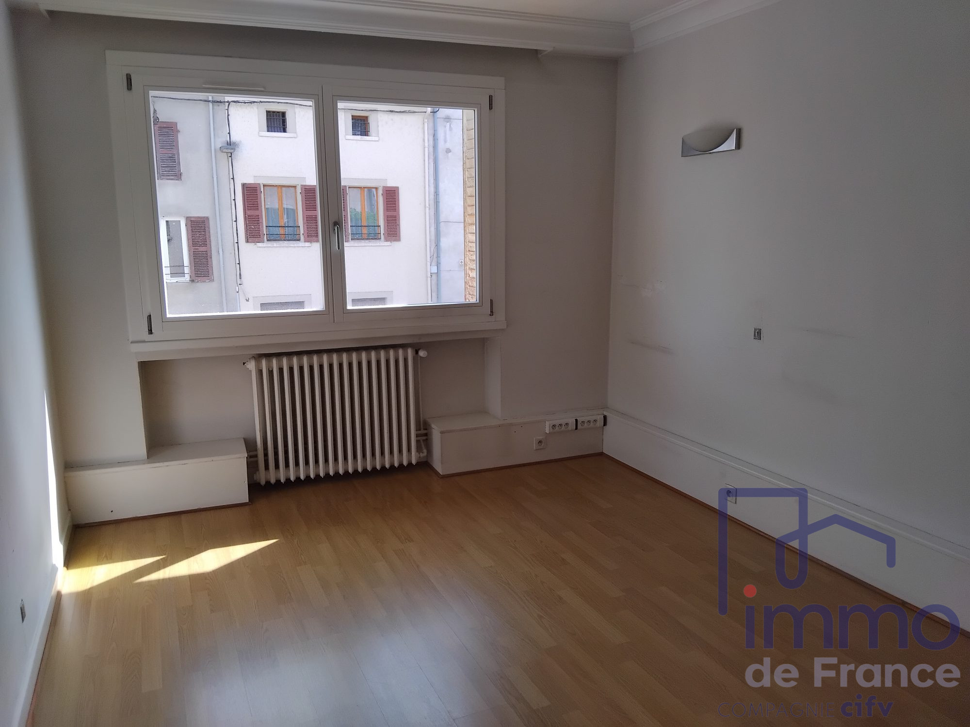 VENTE - Immeuble - Montbrison (42600) - 490000.00 €