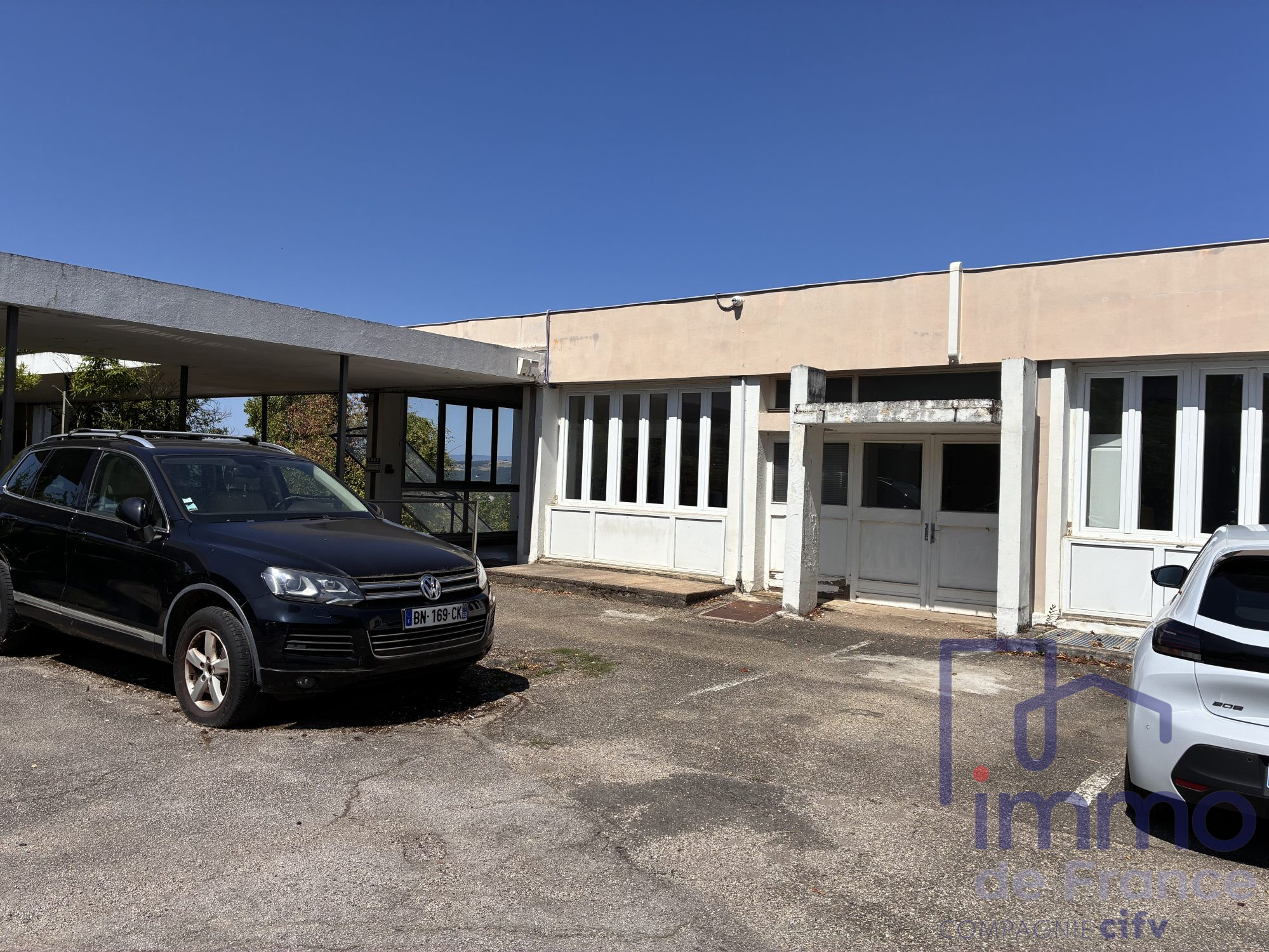 VENTE - Local - Saint-Étienne (42000) - 249000.00 €
