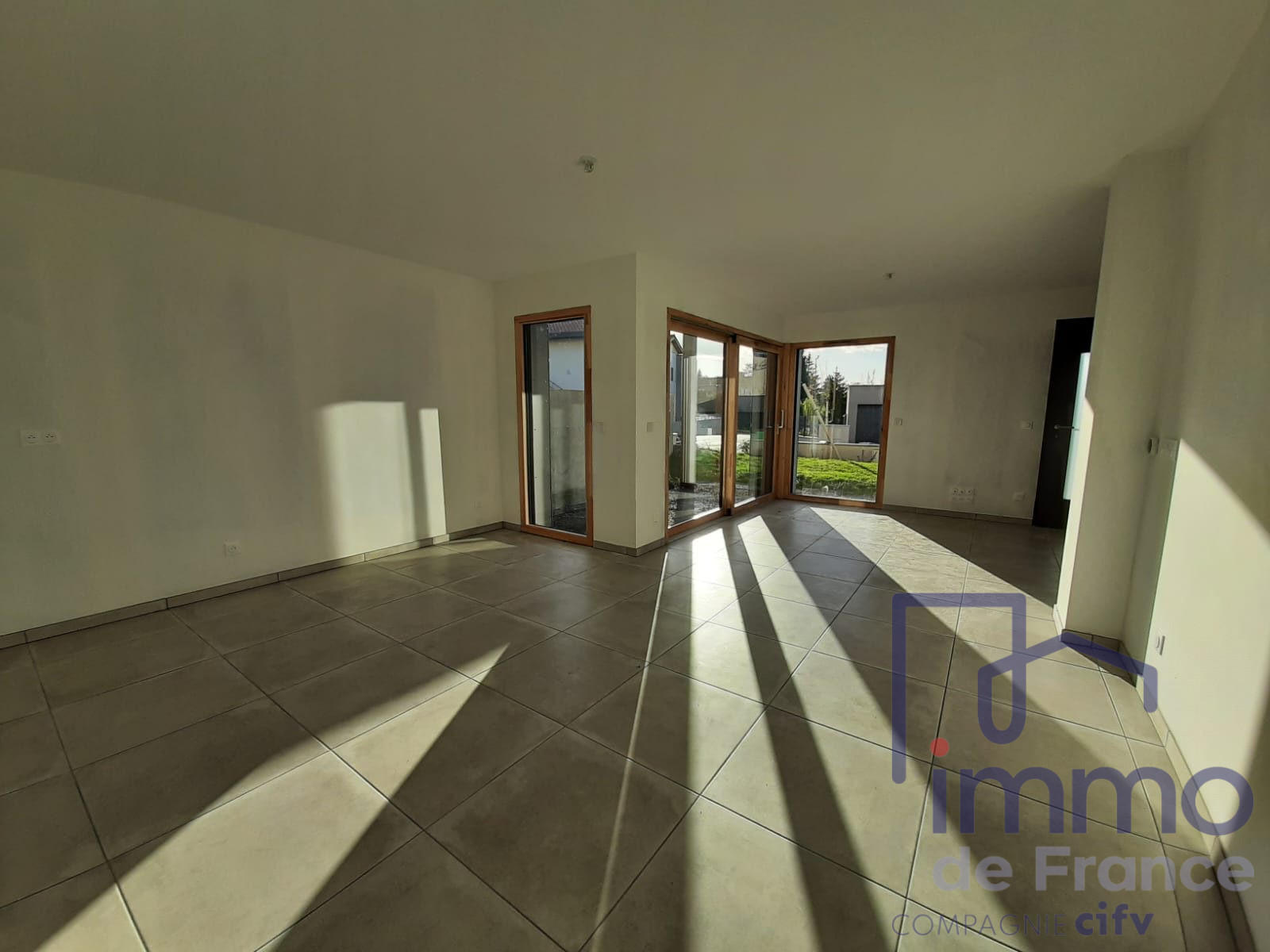 VENTE DE PRESTIGE - Maison - Saint-Bonnet-les-Oules (42330) - 360000.00 €