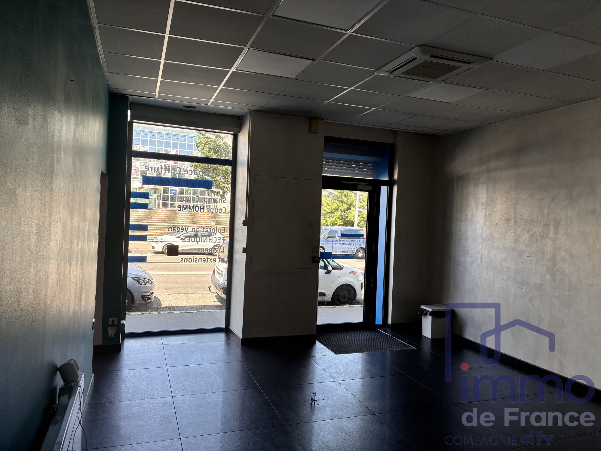 LOCATION - Local - Saint-Étienne (42000) - 1000.00 €