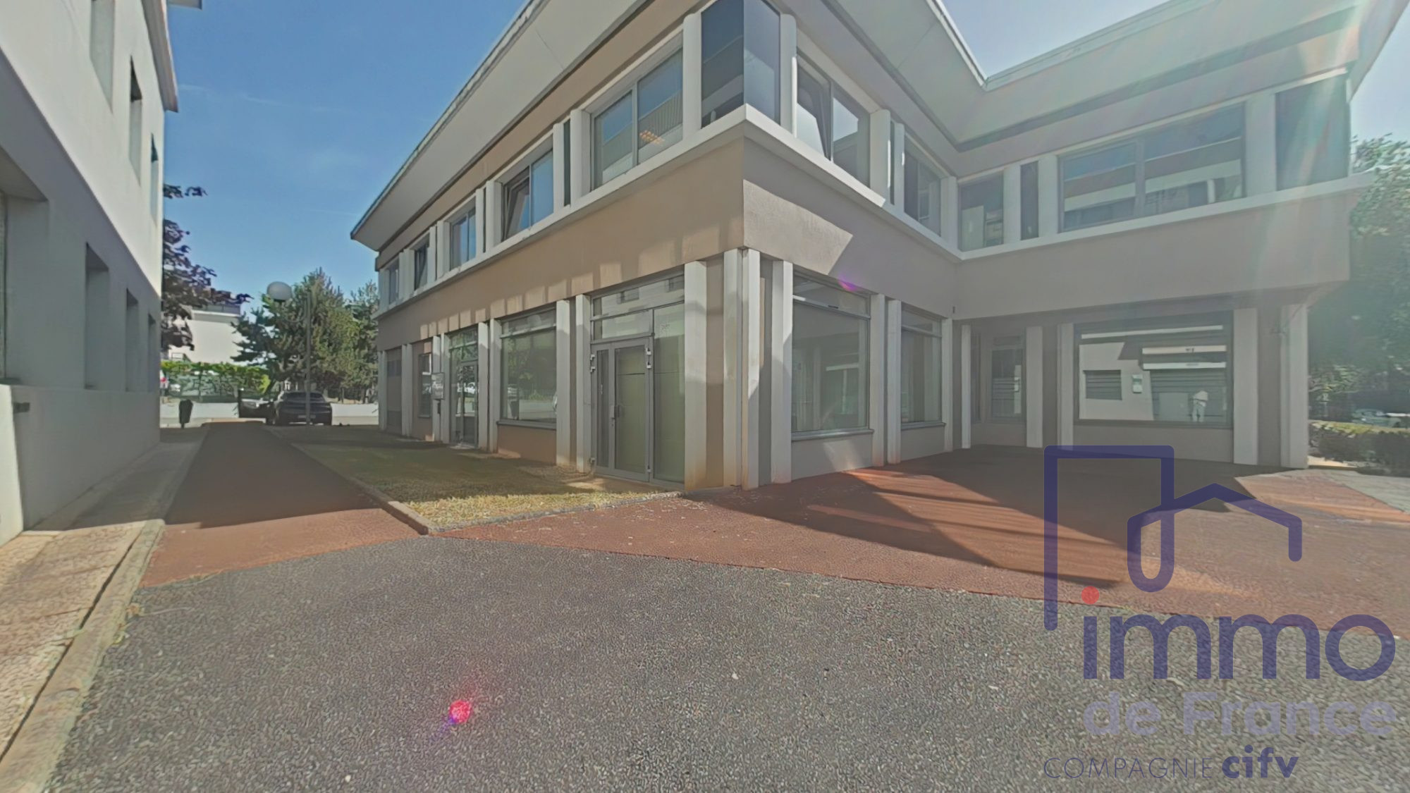 VENTE - Local - Saint-Étienne (42000) - 145000.00 €