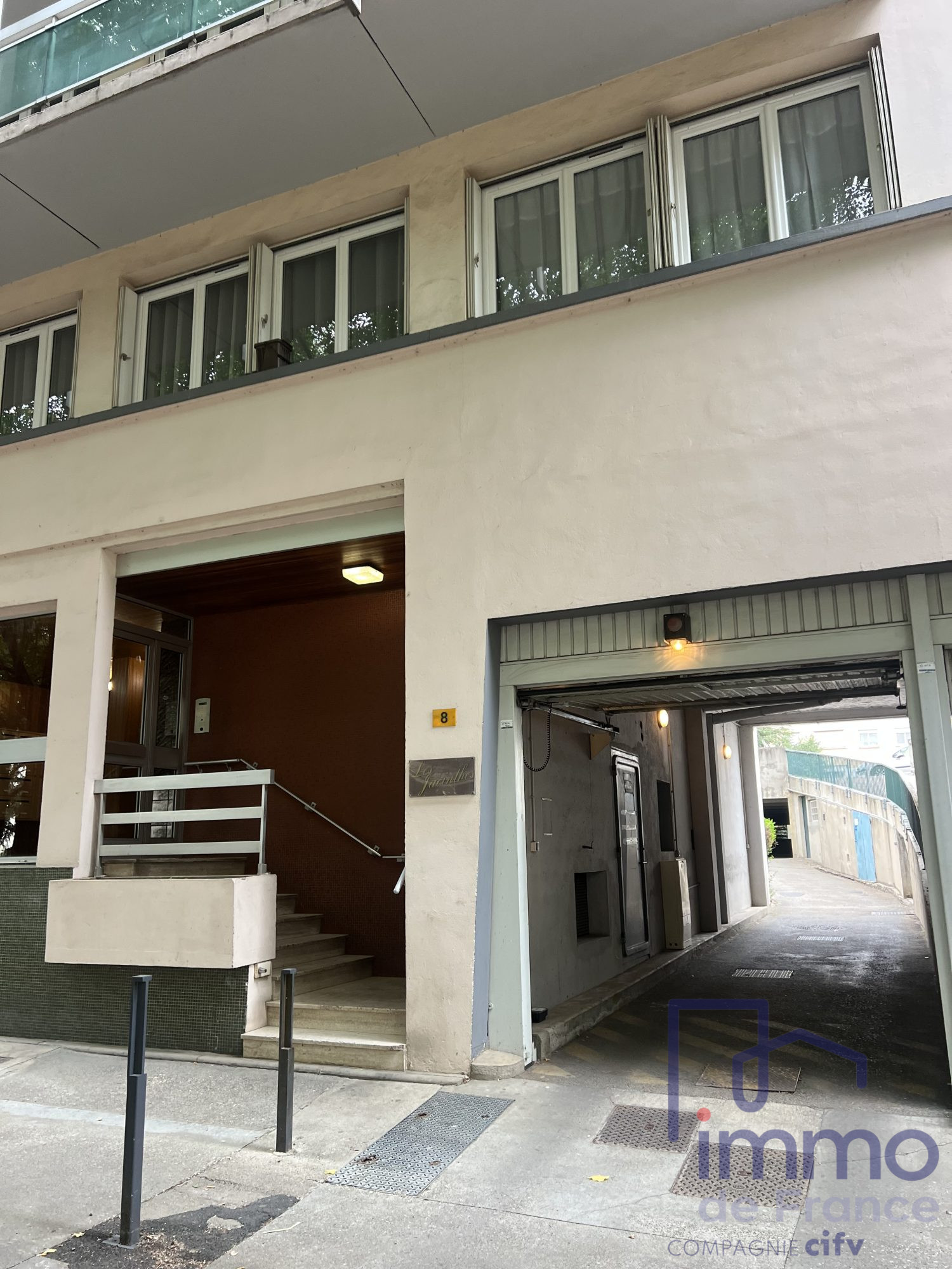 VENTE - Parking/box - Saint-Étienne (42100) - 11000.00 €
