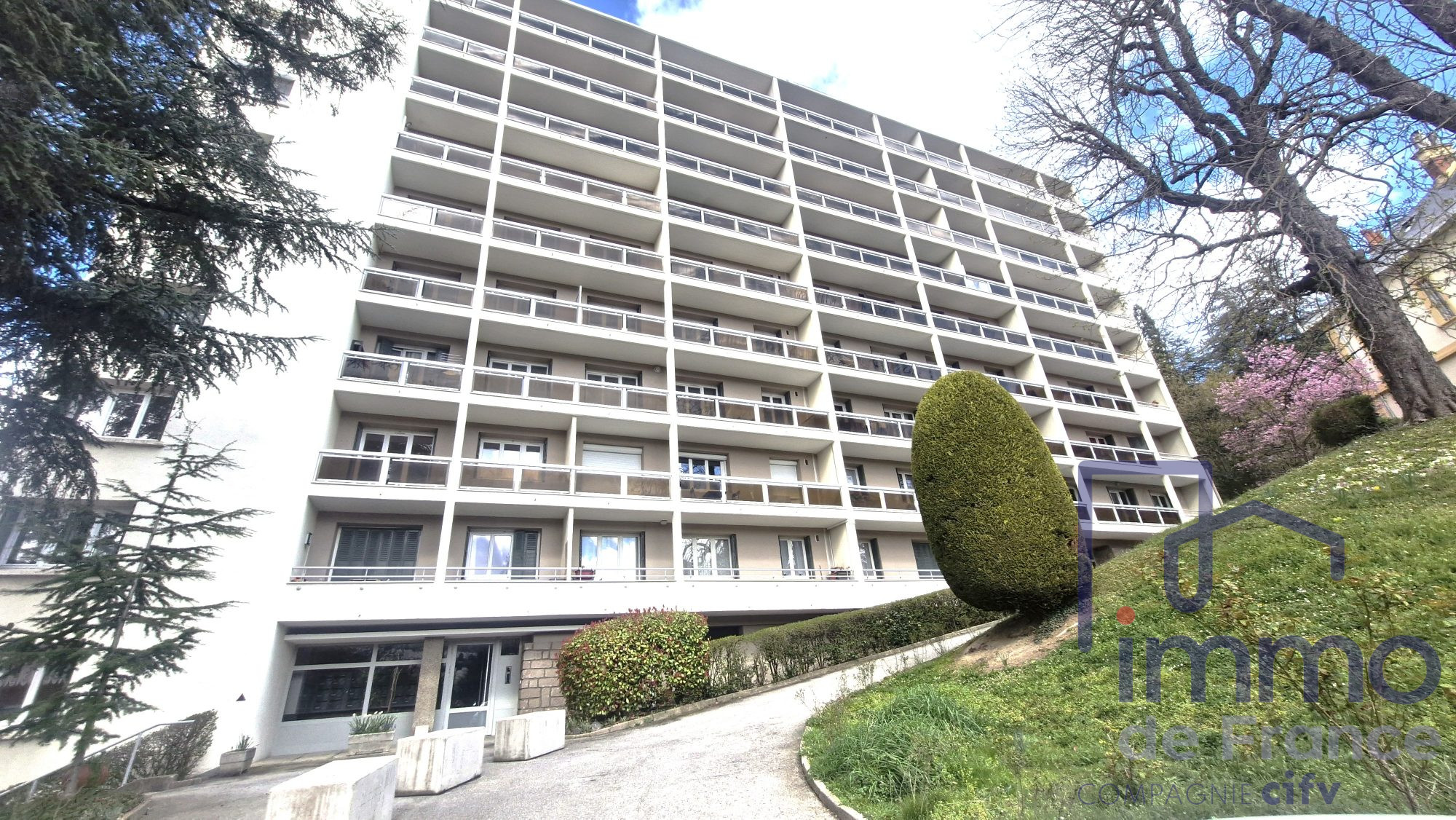 VENTE - Appartement - Saint-Étienne (42100) - 63000.00 €