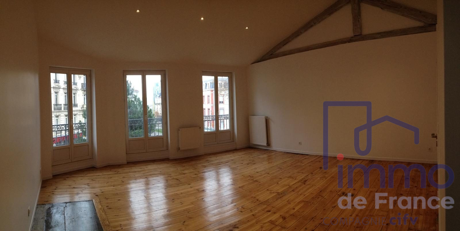 VENTE - Immeuble - St Etienne (42000) - 300000.00 €