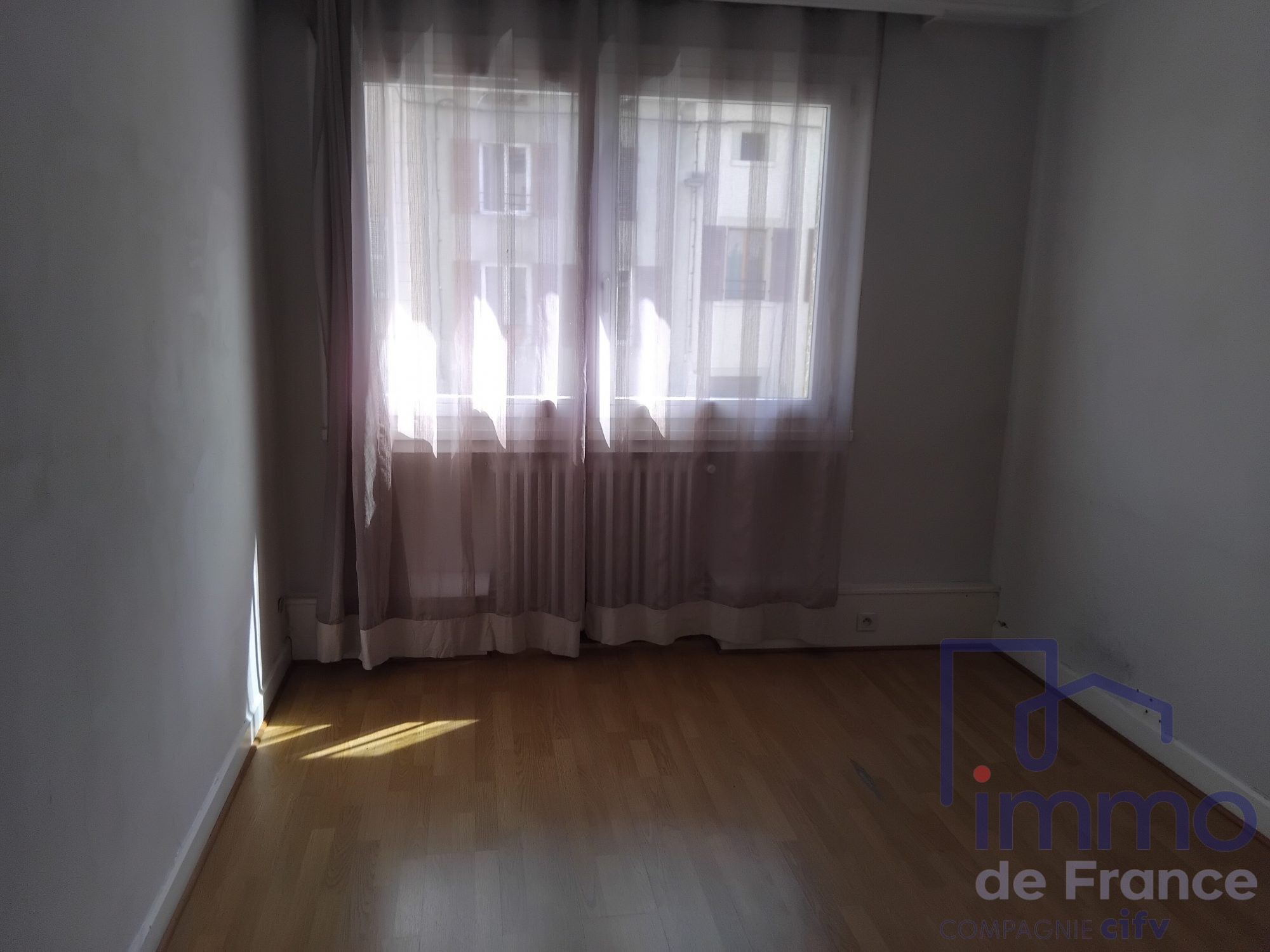 VENTE - Immeuble - Montbrison (42600) - 490000.00 €