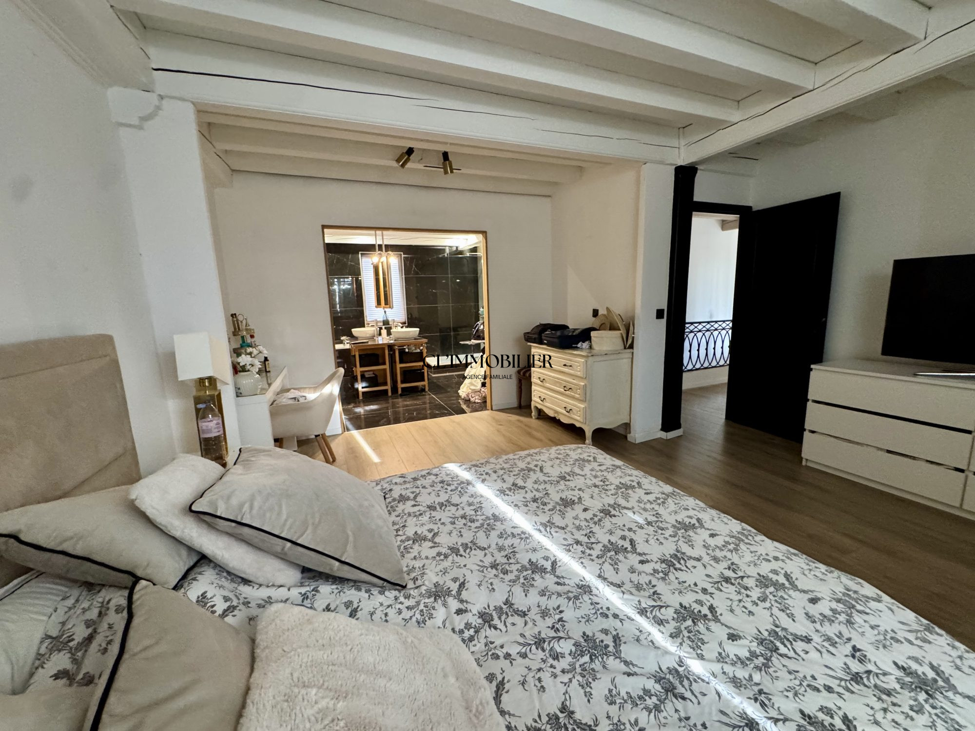 VENTE DE PRESTIGE - Maison - Saint-Bonnet-les-Oules (42330) - 695000 €