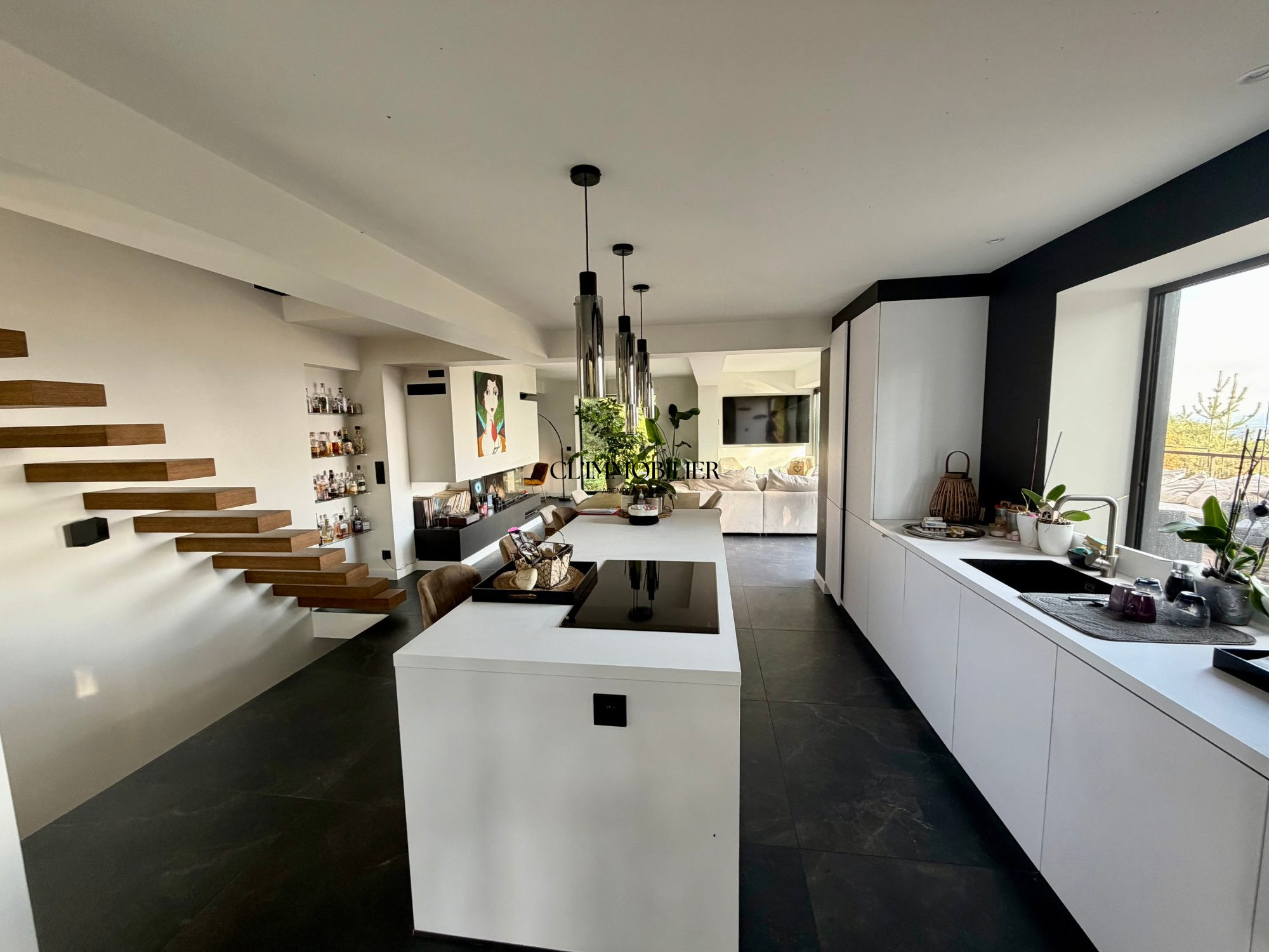 VENTE DE PRESTIGE - Maison - Chambles (42170) - 599000 €