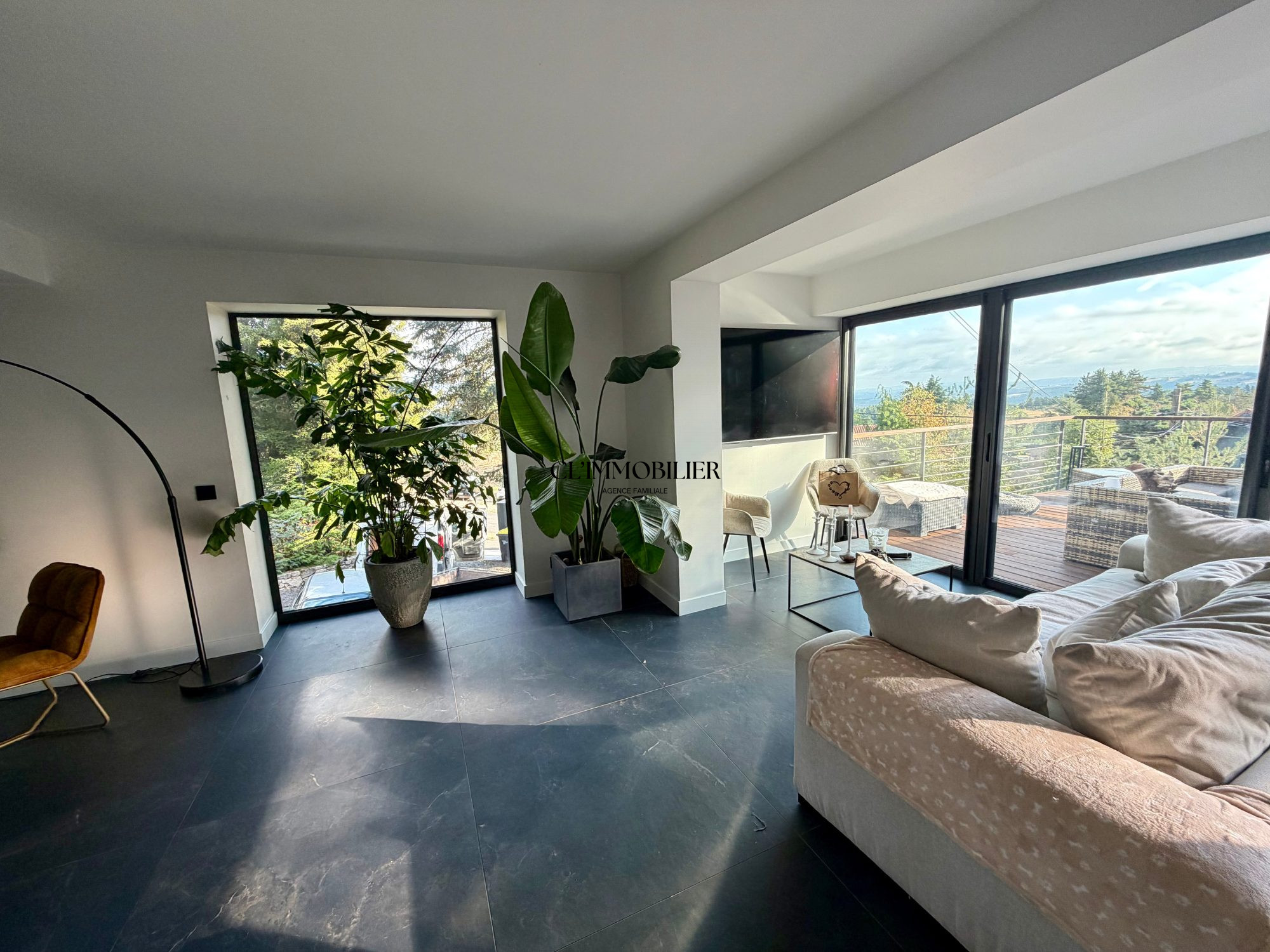 VENTE DE PRESTIGE - Maison - Chambles (42170) - 599000 €