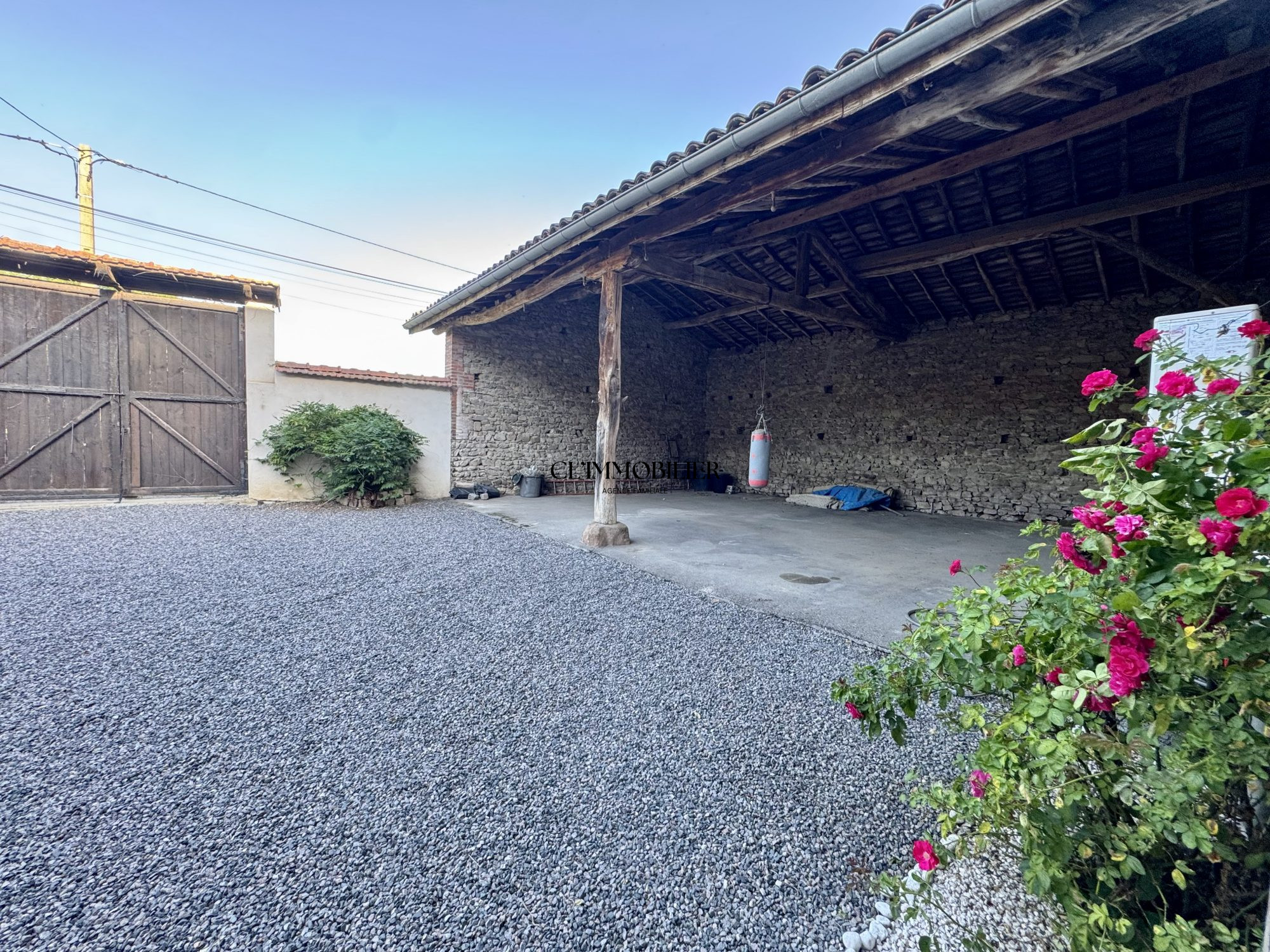 VENTE DE PRESTIGE - Maison - Saint-Bonnet-les-Oules (42330) - 695000 €