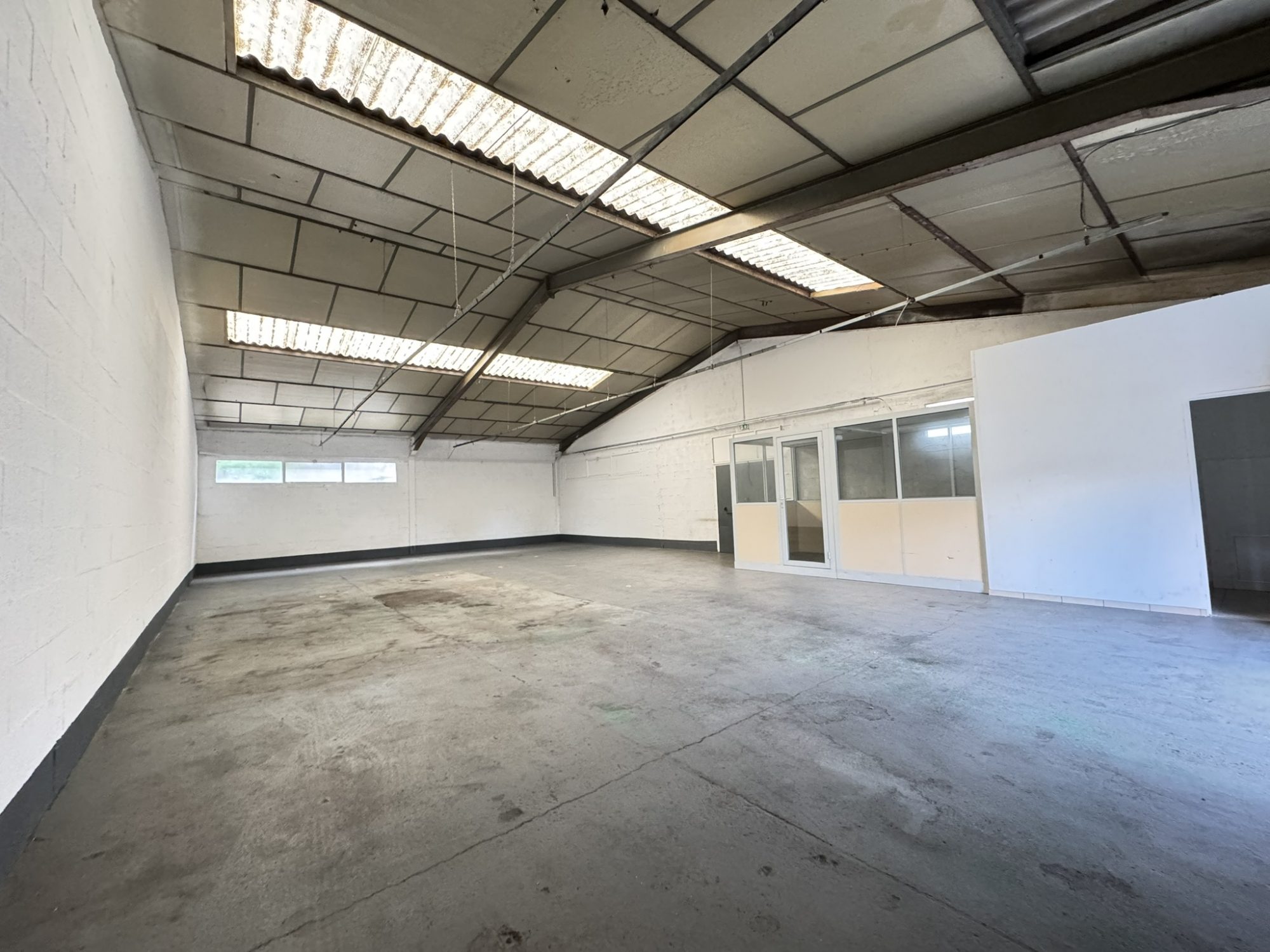 LOCATION - Local - Saint-Étienne (42000) - 980 €