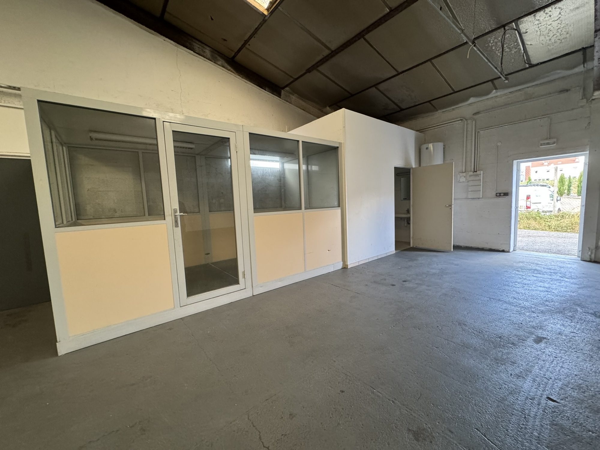LOCATION - Local - Saint-Étienne (42000) - 980 €