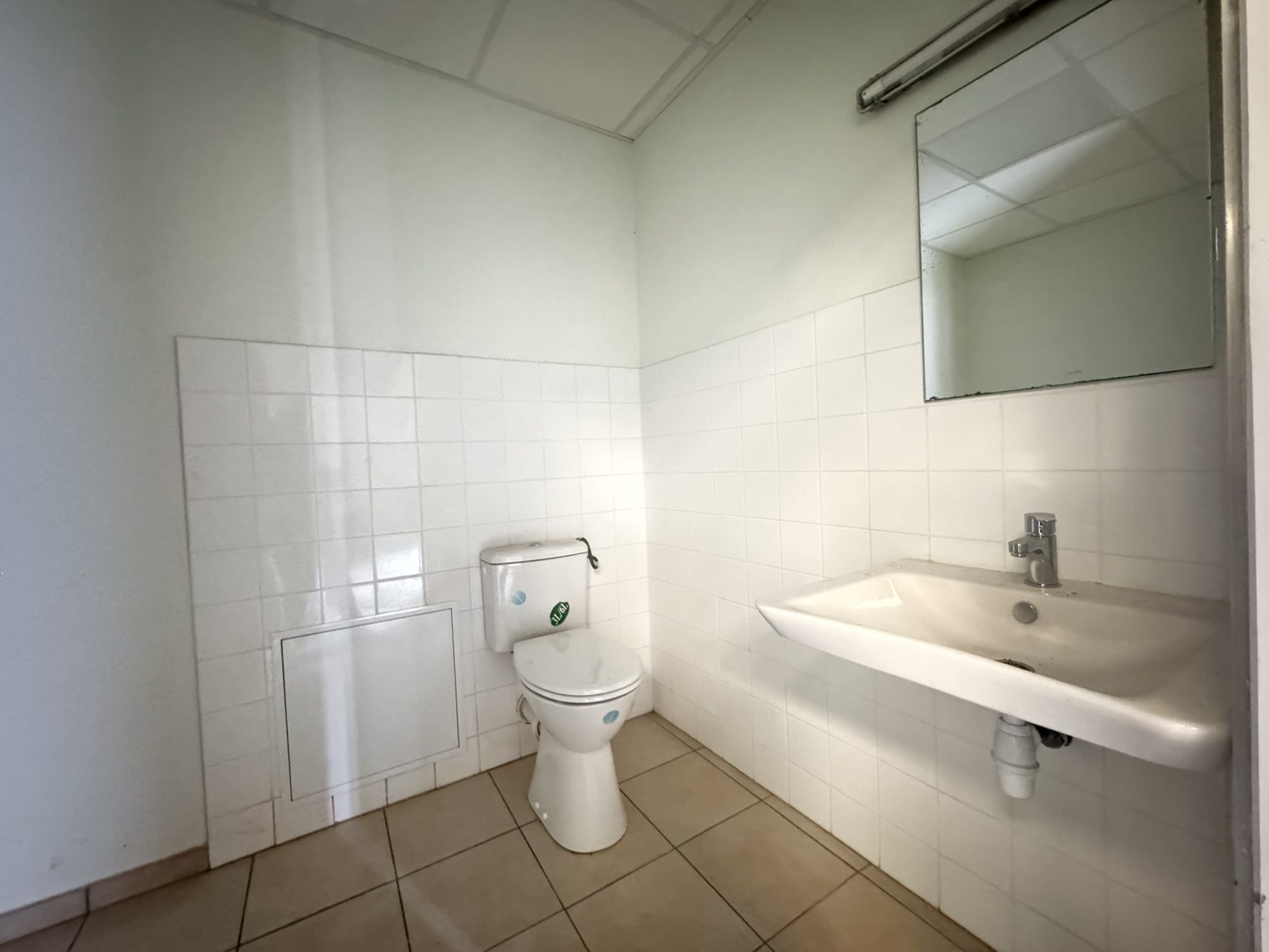 LOCATION - Local - Saint-Étienne (42000) - 980 €