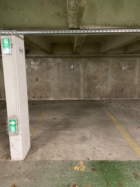 LOCATION - Parking/box - Saint-Étienne (42000) - 43 €