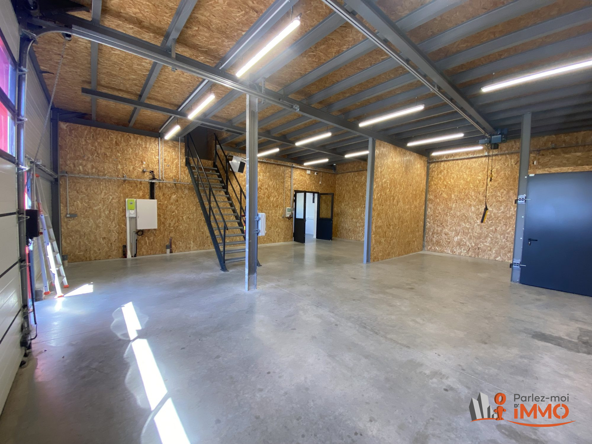 LOCATION - Local - Champdieu (42600) - 2200 €
