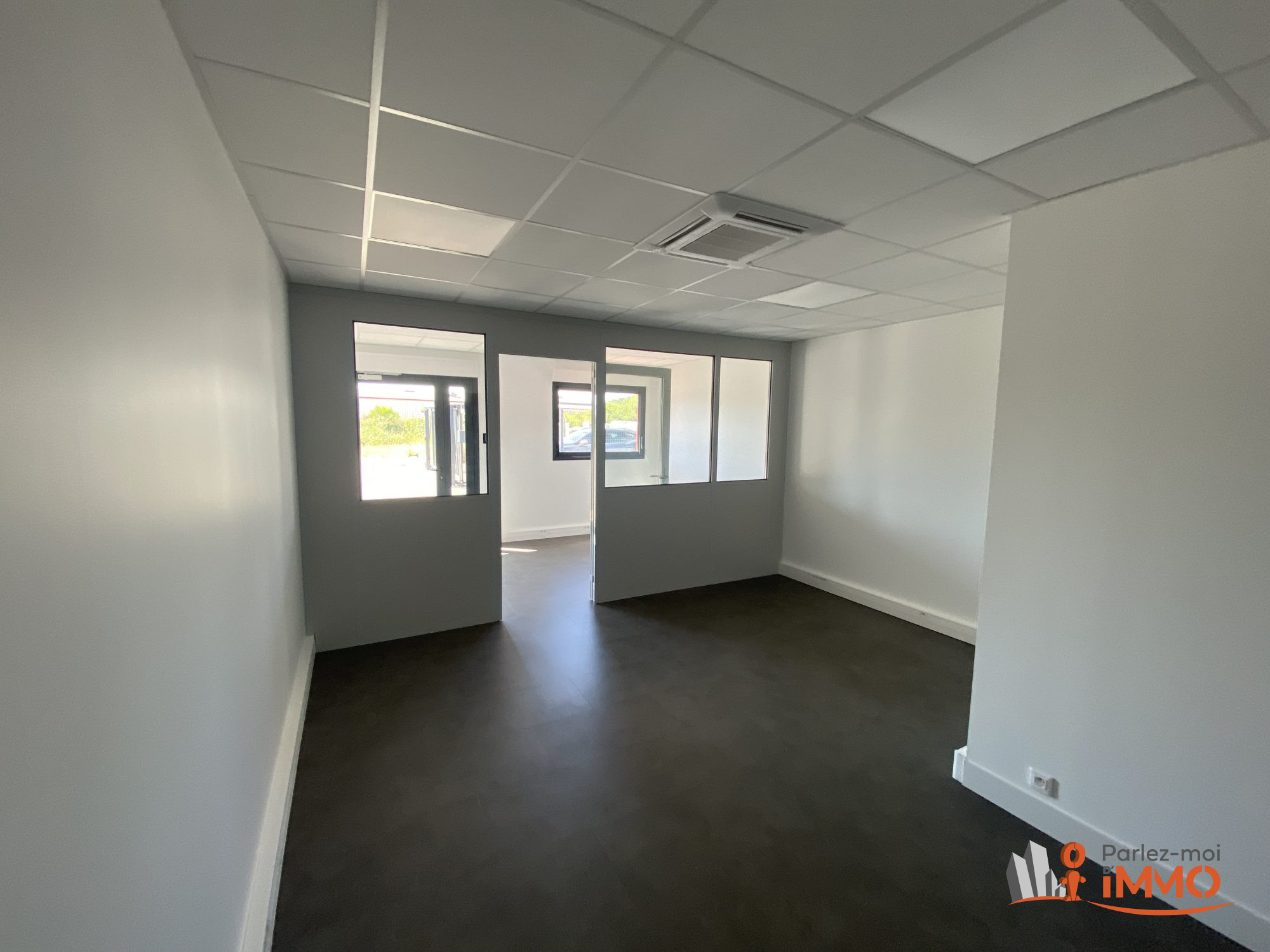LOCATION - Local - Champdieu (42600) - 2200 €
