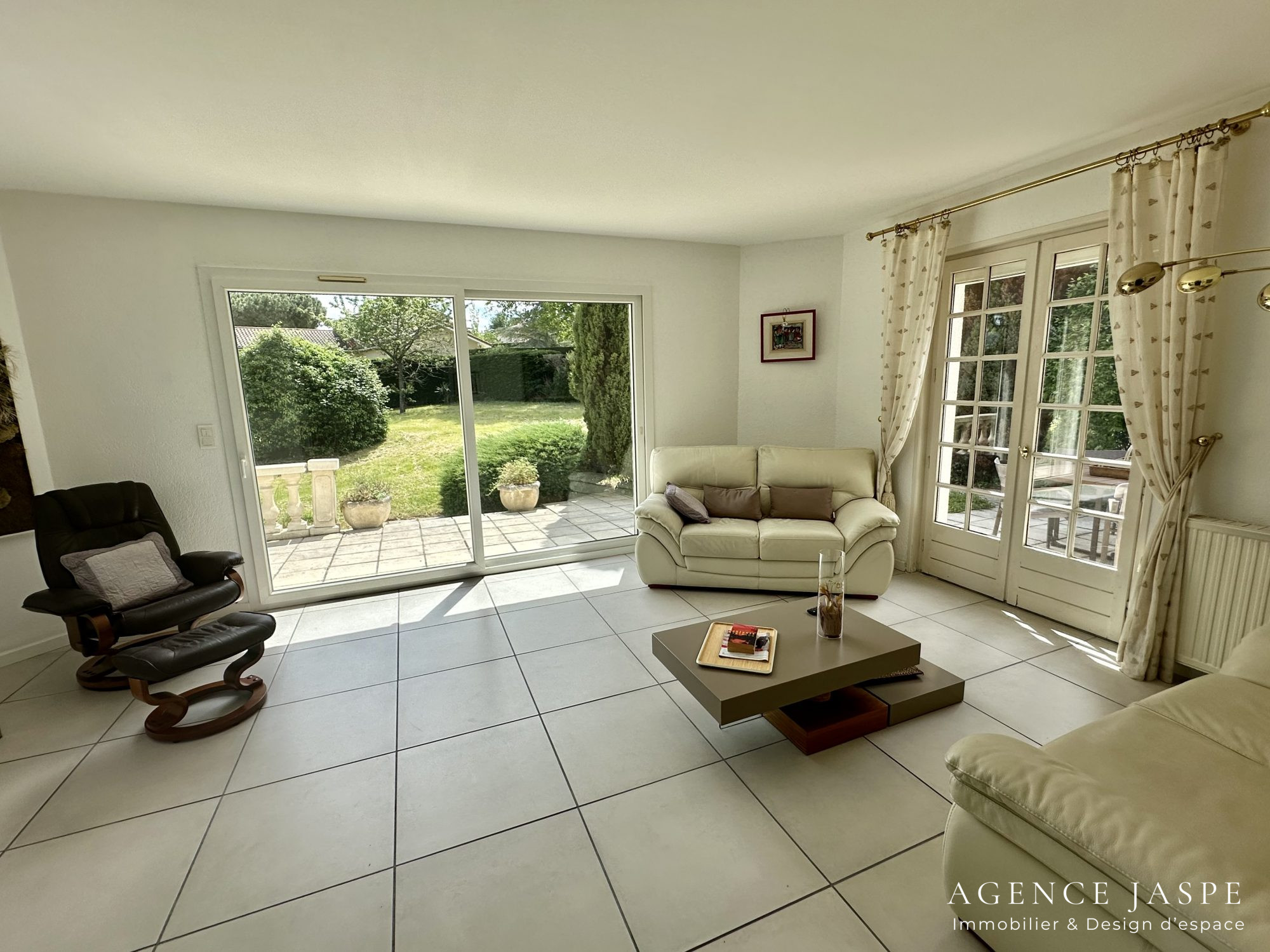 VENTE - Maison - Écotay-l'Olme (42600) - 398000.00 €