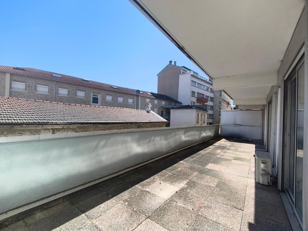 LOCATION - Local - ST ETIENNE (42000) - 560 €