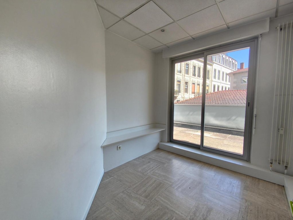 LOCATION - Local - ST ETIENNE (42000) - 560 €