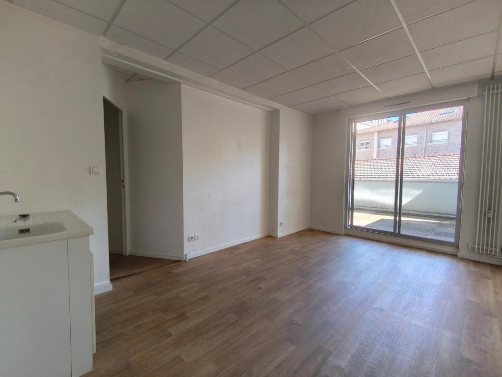 LOCATION - Local - ST ETIENNE (42000) - 560 €