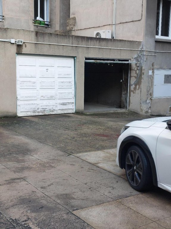 LOCATION - Parking/box - ST ETIENNE (42000) - 70 €