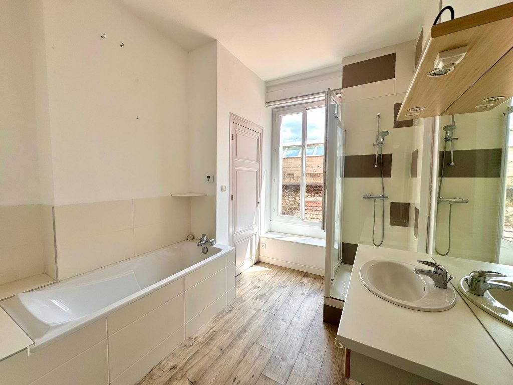 LOCATION - Appartement - ST ETIENNE (42000) - 1090 €