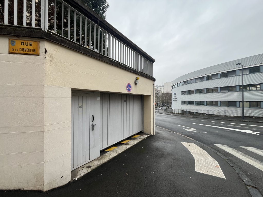 LOCATION - Parking/box - ST ETIENNE (42000) - 60 €