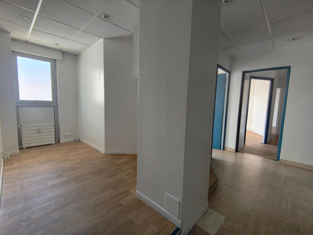 LOCATION - Local - ST ETIENNE (42000) - 560 €
