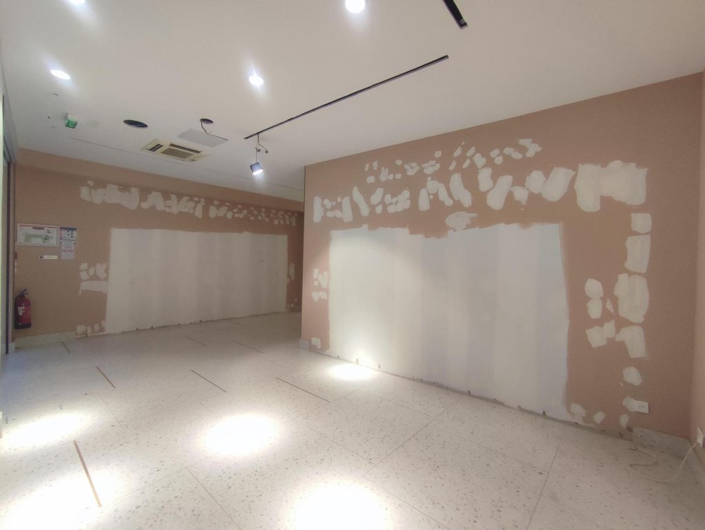 LOCATION - Boutique - ST ETIENNE (42000) - 2175 €