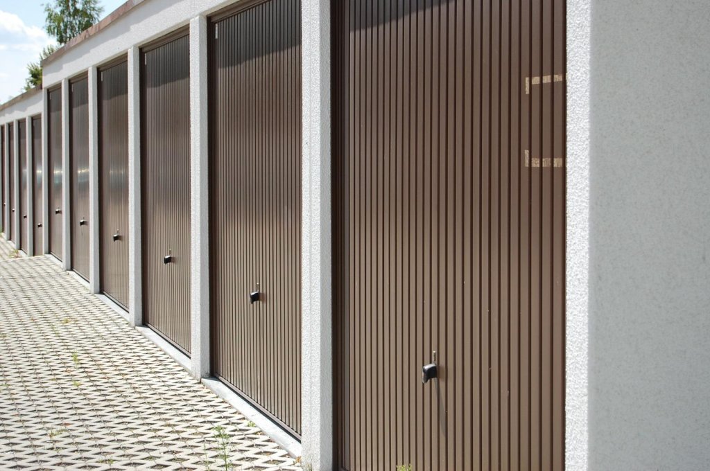 LOCATION - Parking/box - ST ETIENNE (42000) - 73 €