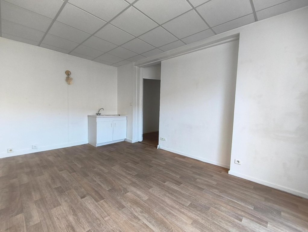 LOCATION - Local - ST ETIENNE (42000) - 560 €