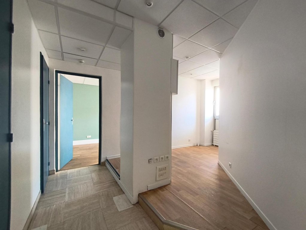 LOCATION - Local - ST ETIENNE (42000) - 560 €