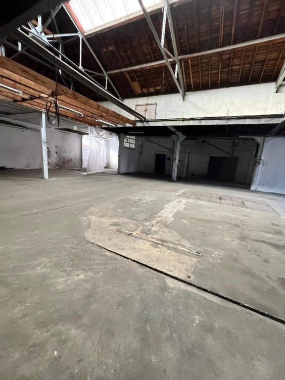 LOCATION - Local - ST ETIENNE (42000) - 950 €