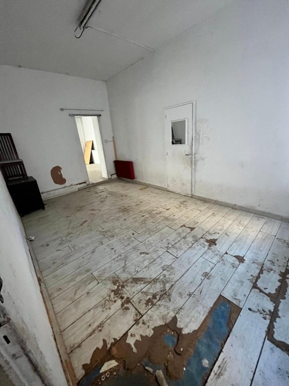 LOCATION - Local - ST ETIENNE (42000) - 950 €