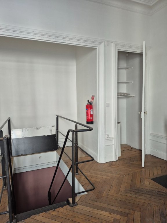 LOCATION - Local - ST ETIENNE (42000) - 790 €