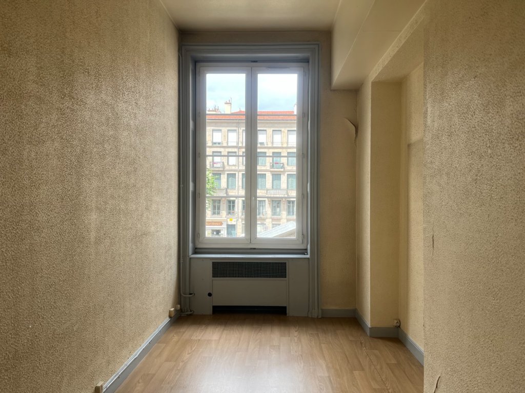VENTE - Local - ST ETIENNE (42000) - 135000 €