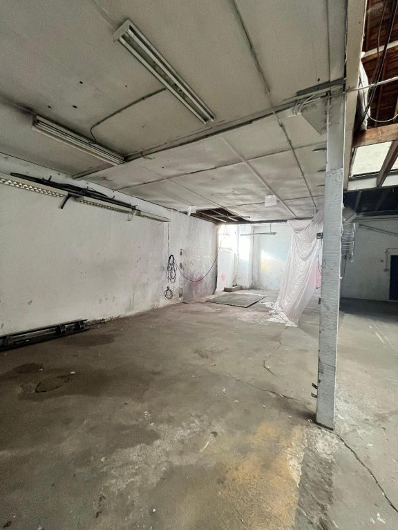 LOCATION - Local - ST ETIENNE (42000) - 950 €