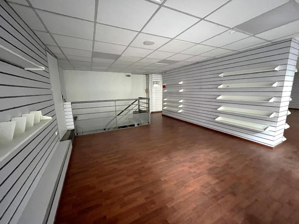 VENTE - Boutique - ST ETIENNE (42000) - 195000 €