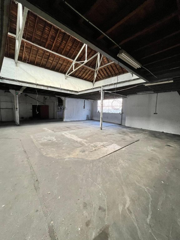 LOCATION - Local - ST ETIENNE (42000) - 950 €