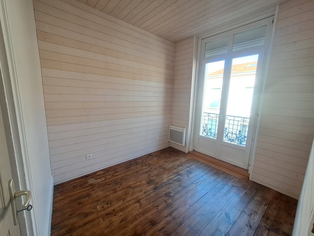 LOCATION - Appartement - CHAZELLES SUR LYON (42140) - 440 €