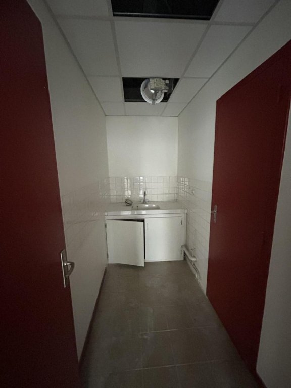 LOCATION - Local - MONTBRISON (42600) - 700 €