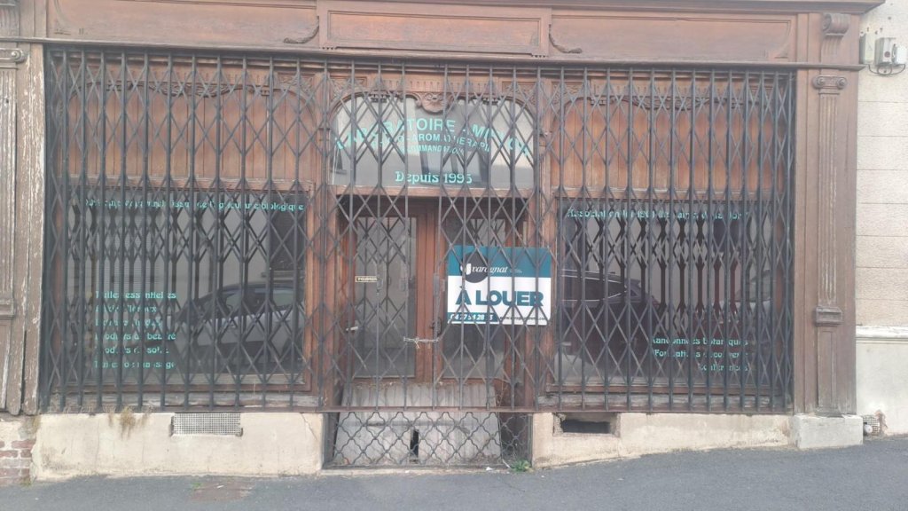 LOCATION - Boutique - CHAZELLES SUR LYON (42140) - 499 €