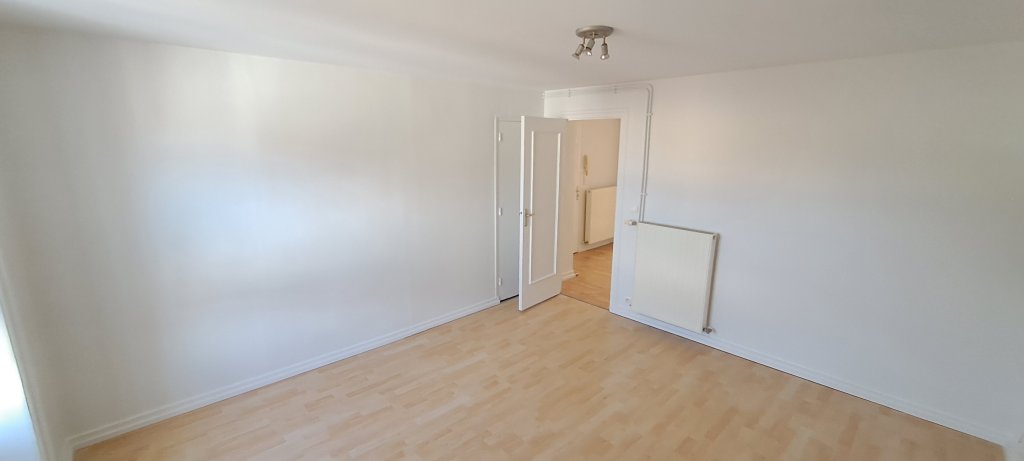 LOCATION - Appartement - CHAZELLES SUR LYON (42140) - 360 €