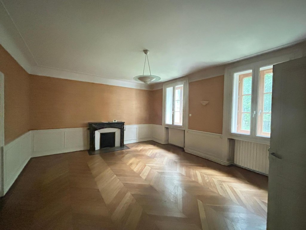 LOCATION - Local - MONTBRISON (42600) - 745 €