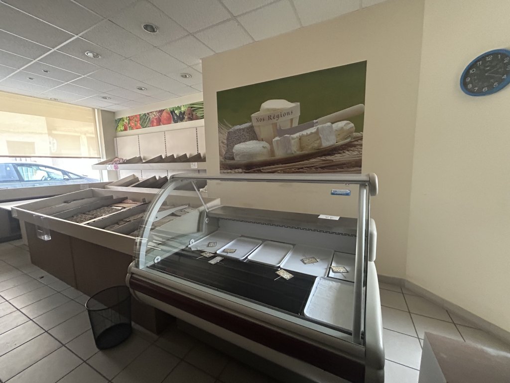 LOCATION - Local - CHAZELLES SUR LYON (42140) - 650 €