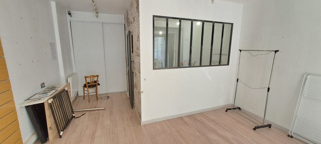 LOCATION - Local - CHAZELLES SUR LYON (42140) - 400 €