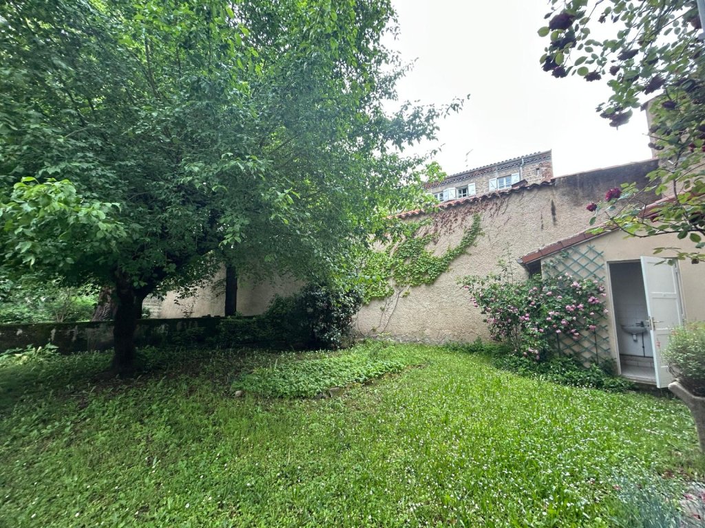 LOCATION - Local - MONTBRISON (42600) - 745 €
