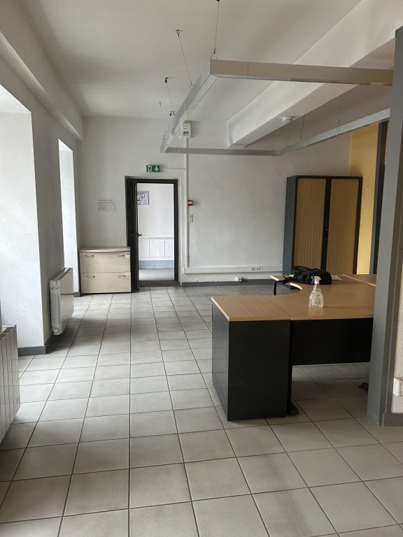 LOCATION - Local - MONTBRISON (42600) - 690 €