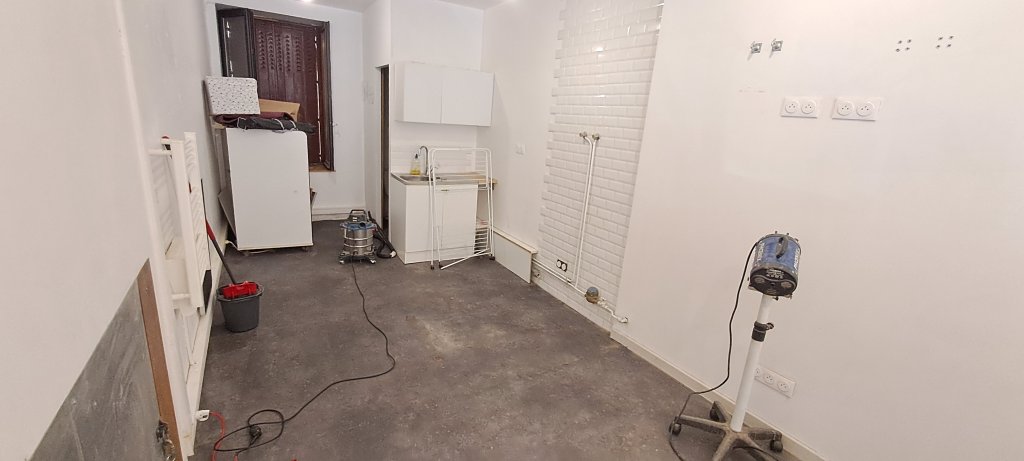 LOCATION - Local - CHAZELLES SUR LYON (42140) - 400 €
