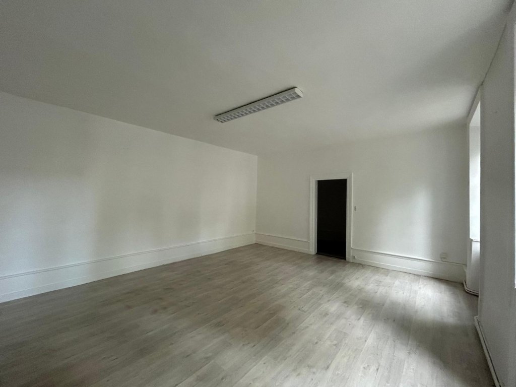LOCATION - Local - MONTBRISON (42600) - 745 €