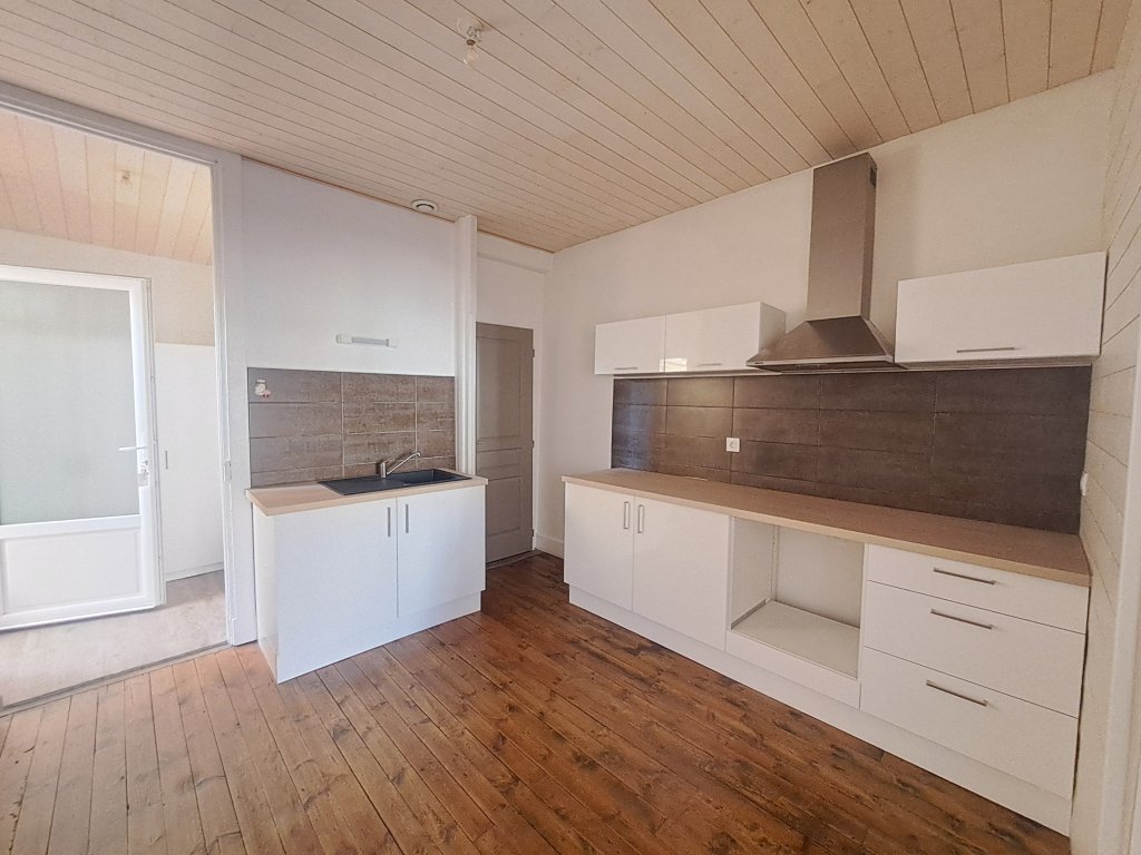 LOCATION - Appartement - CHAZELLES SUR LYON (42140) - 440 €